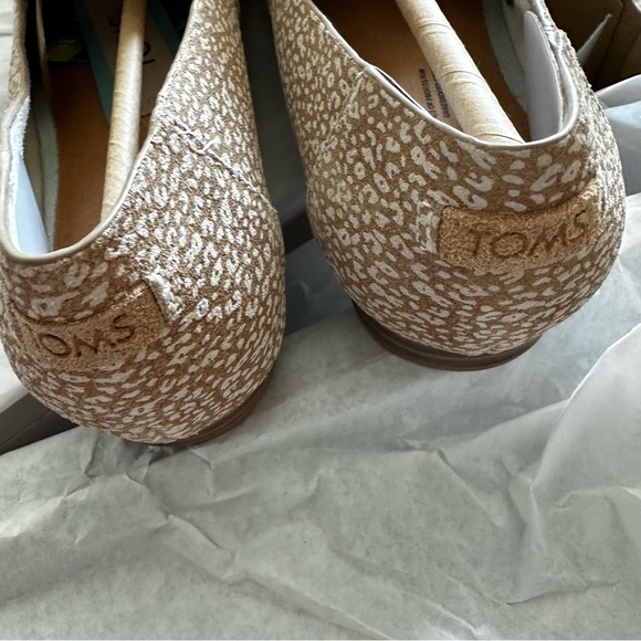 TOMS Darcy Slip-On Loafer Flats - Picture 9 of 10